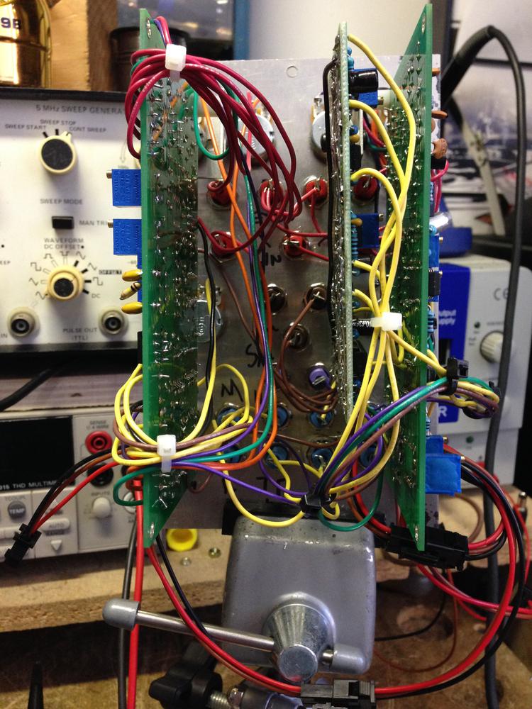 dual voltage controlled oscillator